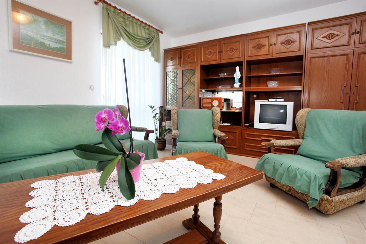 באניולה Apartments Patricia מראה חיצוני תמונה