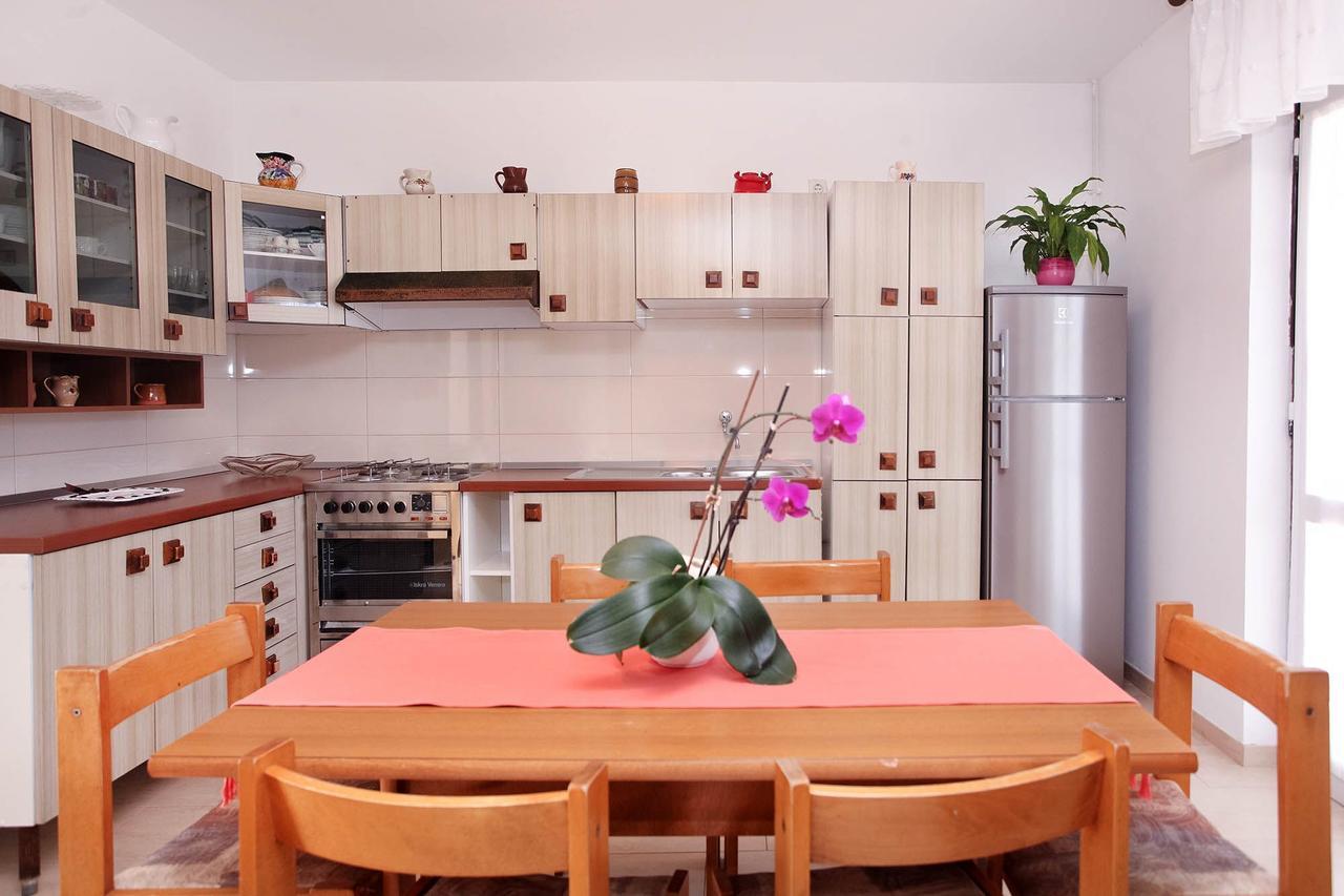 באניולה Apartments Patricia מראה חיצוני תמונה