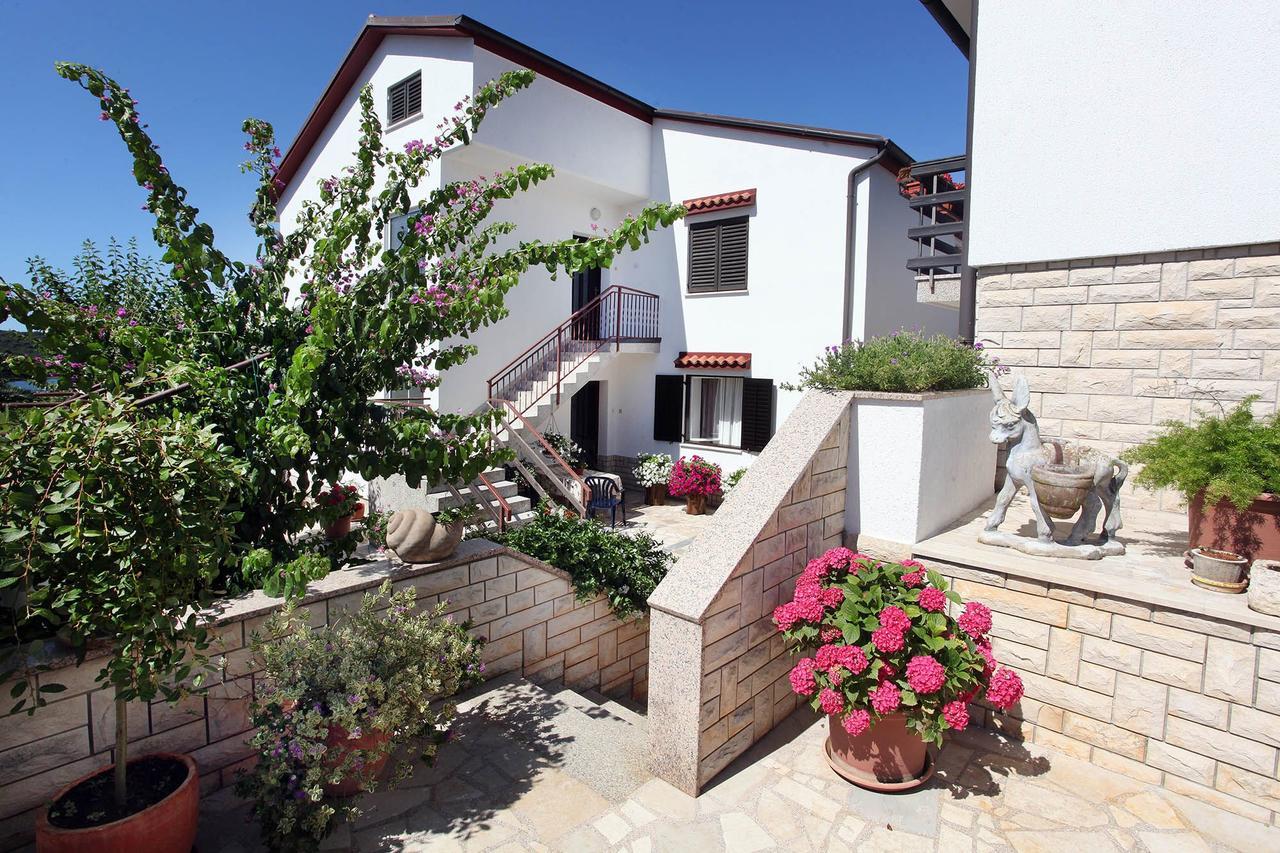 באניולה Apartments Patricia מראה חיצוני תמונה