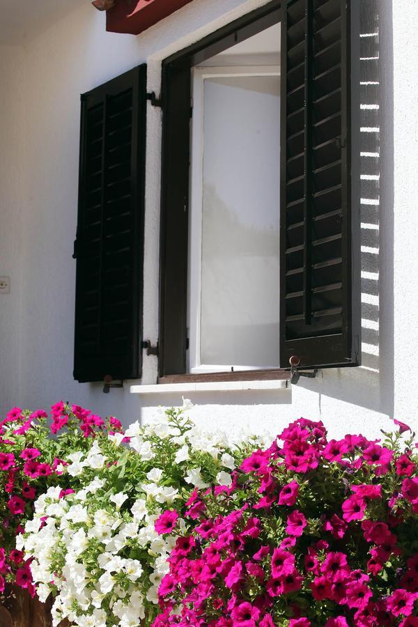 באניולה Apartments Patricia מראה חיצוני תמונה