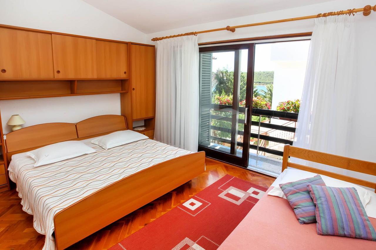 באניולה Apartments Patricia מראה חיצוני תמונה