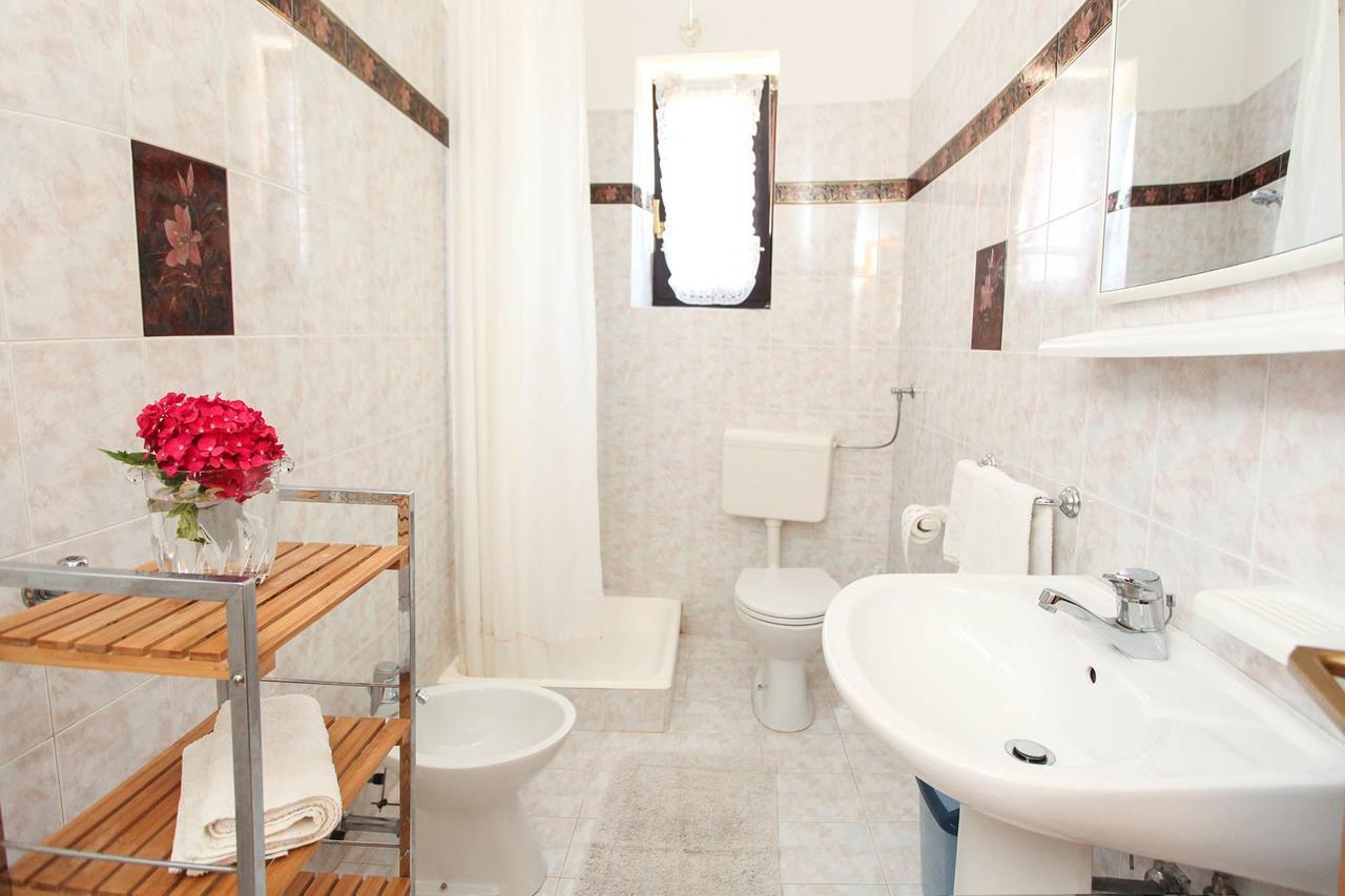 באניולה Apartments Patricia מראה חיצוני תמונה