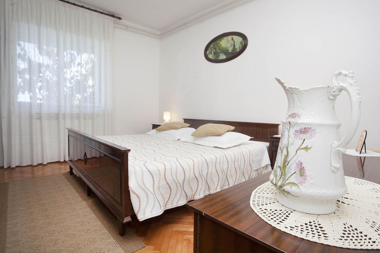 באניולה Apartments Patricia מראה חיצוני תמונה