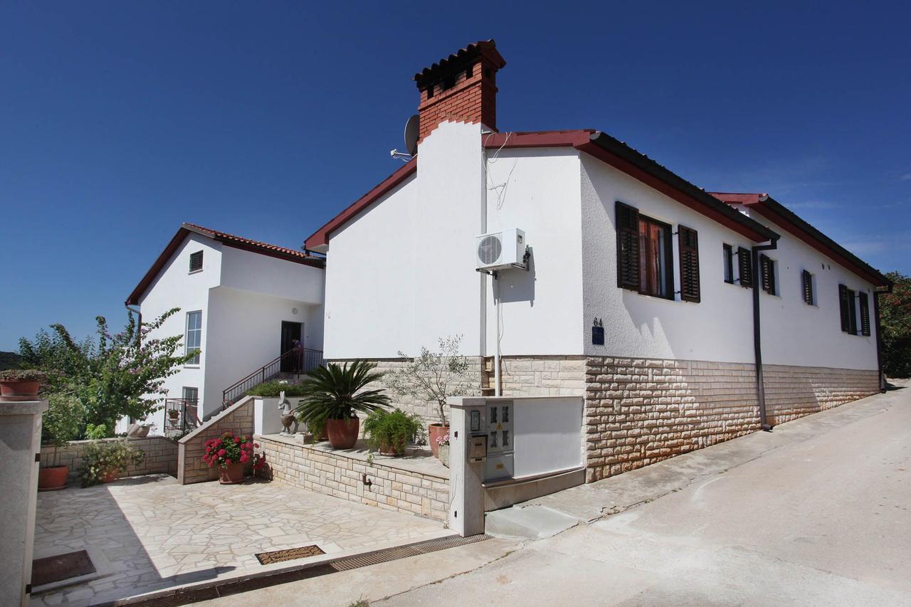 באניולה Apartments Patricia מראה חיצוני תמונה