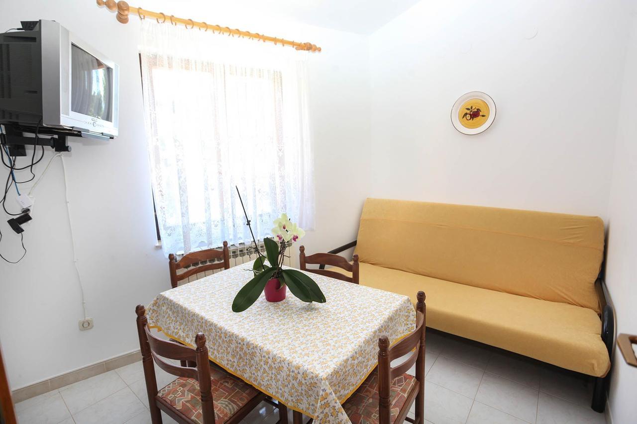 באניולה Apartments Patricia מראה חיצוני תמונה