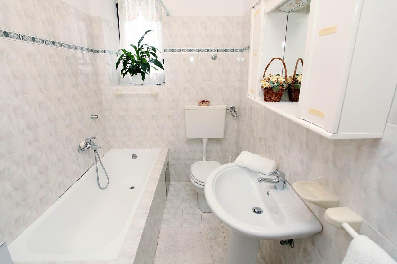 באניולה Apartments Patricia מראה חיצוני תמונה