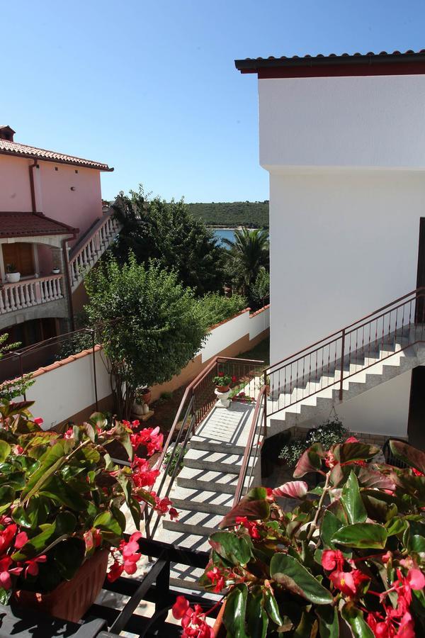 באניולה Apartments Patricia מראה חיצוני תמונה