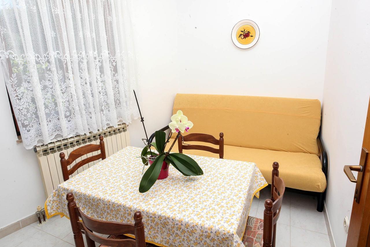 באניולה Apartments Patricia מראה חיצוני תמונה
