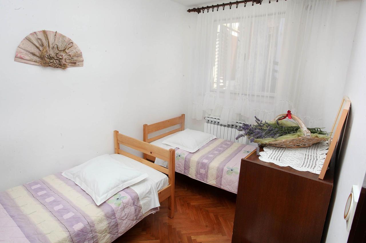 באניולה Apartments Patricia מראה חיצוני תמונה